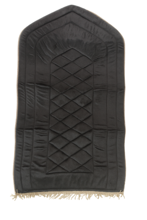 tapis noir matelassé
